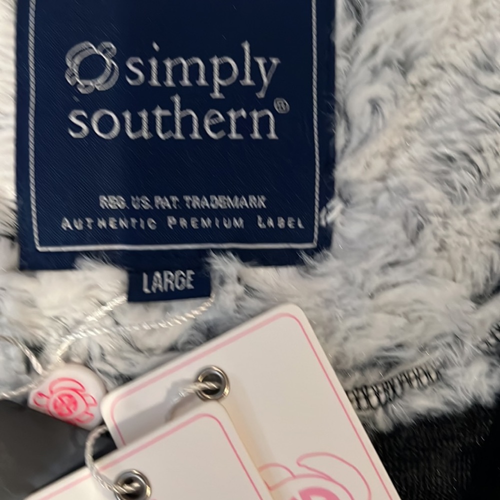 Simply Southern Pull over size large - Picture 3 of 3